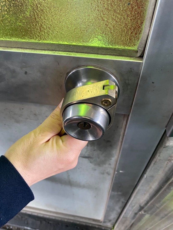 準備中 非接触ドアオープナー 伸栄工業株式会社